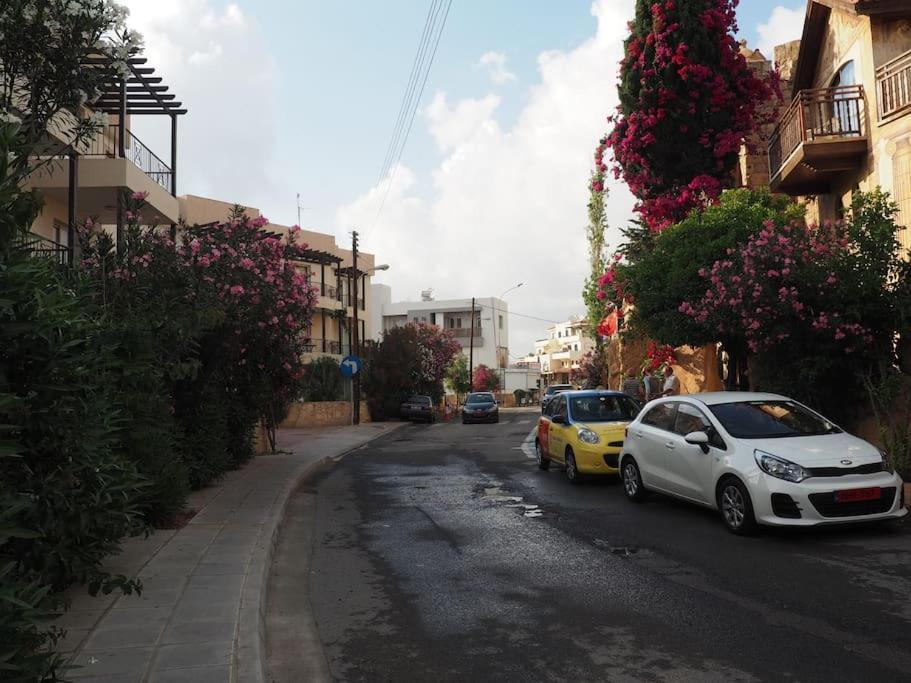 A Stone'S Throw From Everything Paphos Esterno foto