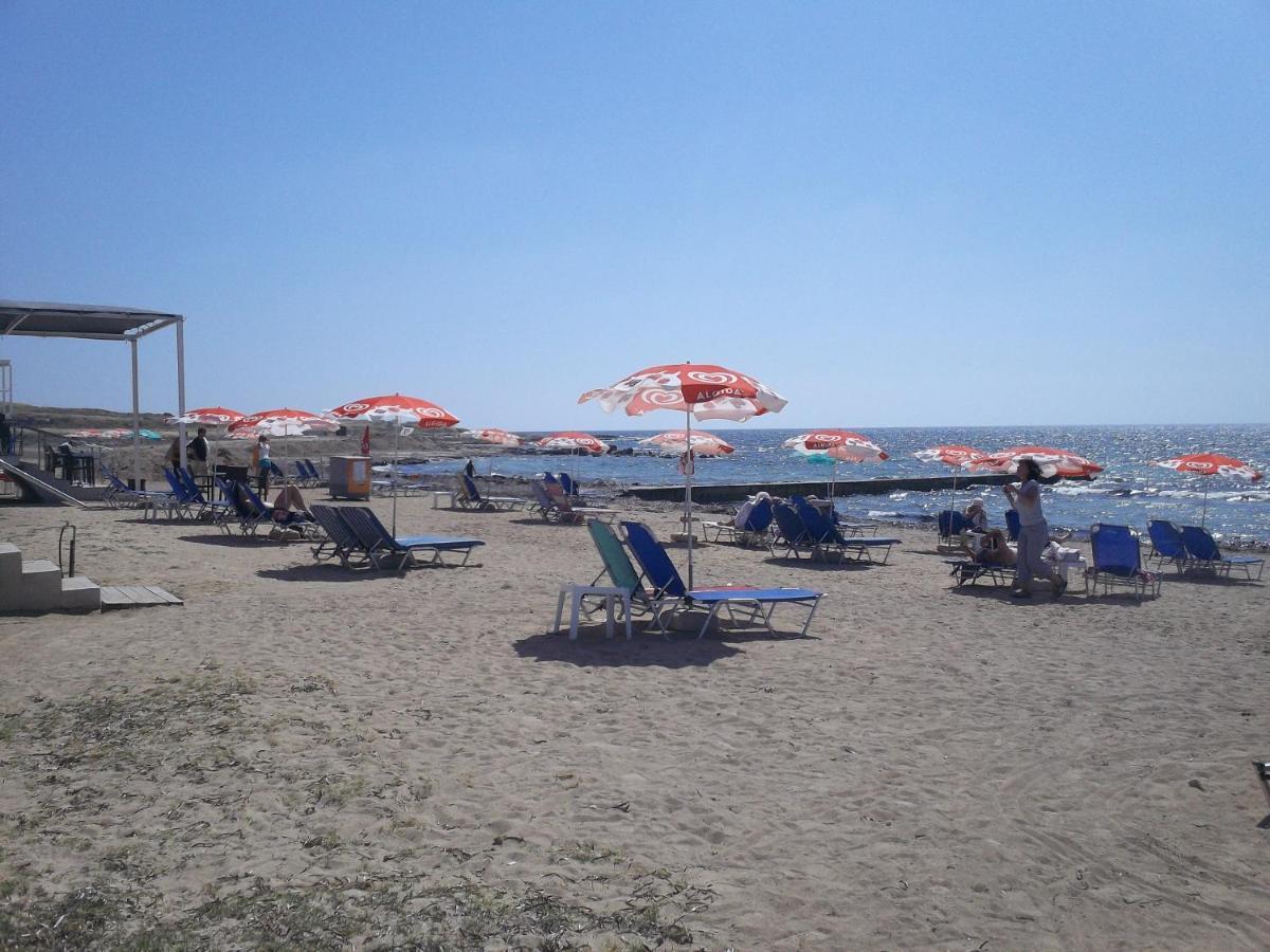 A Stone'S Throw From Everything Paphos Esterno foto