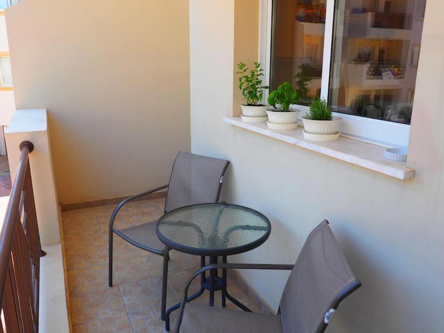 A Stone'S Throw From Everything Paphos Esterno foto