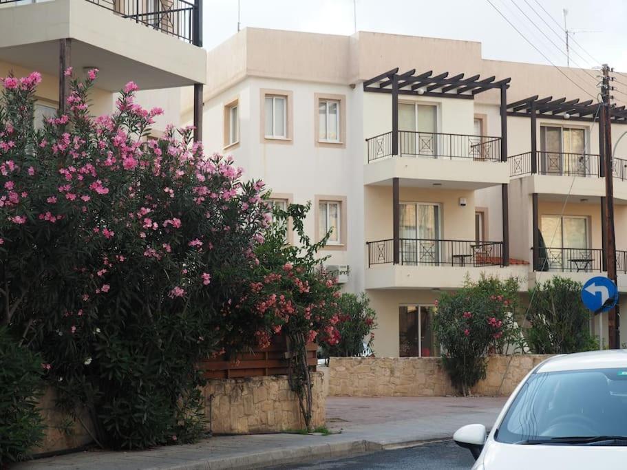 A Stone'S Throw From Everything Paphos Esterno foto