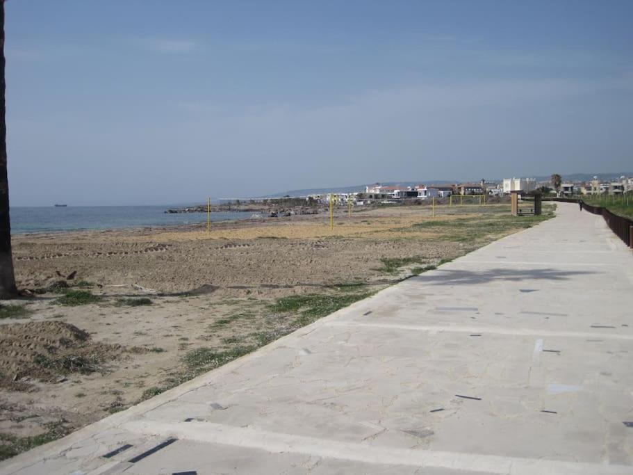 A Stone'S Throw From Everything Paphos Esterno foto